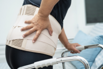 Dấu hiệu cảnh báo thoái hóa đốt sống lưng nhiều người bỏ qua
