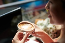 Điều gì xảy ra khi uống cà phê lúc bụng đói?
