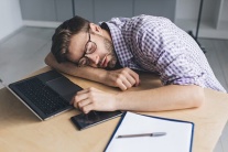 Vì sao ngủ 8 tiếng vẫn mệt mỏi?
