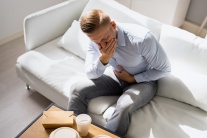 Hay thấy buồn nôn sau ăn nhiều đồ dầu mỡ là bị làm sao?