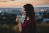 Tử vi thứ Hai (10/8/2026): Bảo Bình cần khéo léo nếu không muốn bạn bè phiền lòng