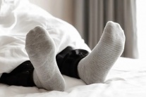 Đi tất có giúp ngủ ngon hơn?