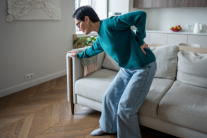 Thoái hóa cột sống và thoát vị đĩa đệm khác nhau thế nào?