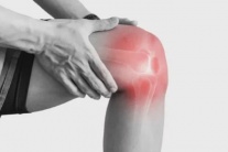 Ai dễ bị đau xương khớp?