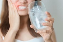 5 thực phẩm quen thuộc dễ gây nứt, mẻ răng mà bạn ít ngờ tới