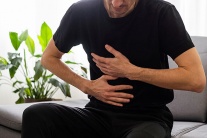 Đầy bụng, khó tiêu kéo dài có phải sỏi mật không?