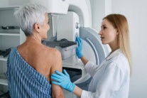 Yếu tố lối sống làm tăng nguy cơ ung thư vú ở phụ nữ trẻ