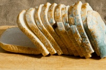 Mẹo bảo quản bánh mì không lo mốc