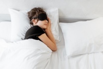 Rụng tóc có phải do tư thế ngủ?