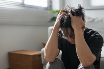 Căng thẳng thần kinh kéo dài: Khi não bộ không có thời gian để nghỉ ngơi