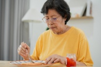 Những thay đổi trong thói quen ăn uống cảnh báo sa sút trí tuệ