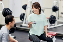 Bài tập 10 phút với một quả tạ đơn giúp toàn thân chắc khỏe