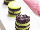 Điểm tâm sáng với xôi nếp cẩm, kiwi