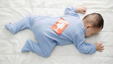 Nằm sấp khi ngủ có thể gây đột tử ở trẻ sơ sinh