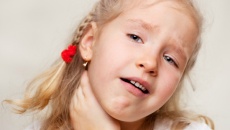 Trẻ viêm họng do trào ngược dạ dày thực quản có nguy hiểm không?