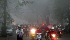 Trời lạnh, sương mù người dân cẩn thận khi lái xe