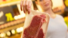 Thịt đỏ gây hại gì cho phụ nữ tiền mãn kinh?