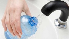 Đừng bơm nước lại những chai nhựa để tái sử dụng nhiều lần, hiểm họa khôn lường
