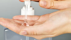 Bị khô hạn, tại sao dùng chất bôi trơn mãi không hết khô?