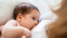 Trẻ sơ sinh bú mẹ có thể bị táo bón không?