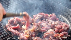 Cuối tuần thú vị với tiệc thịt bò nướng BBQ kiểu Hàn Quốc