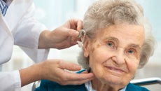 Làm gì khi bị đau tai, có tiếng kêu trong tai?