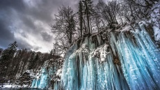 Mùa đông ngắm thác nước đóng băng đẹp mê hồn ở Croatia
