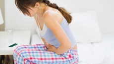 Ngày đèn đỏ trùng với ngày thi: Làm sao để giảm khó chịu, mệt mỏi?