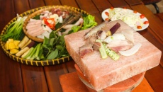 Bí quyết chọn và bảo quản đá muối nướng thịt