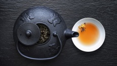 Uống trà đen hay trà xanh để giảm cân nhanh hơn?