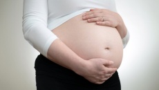 Sốt xuất huyết và sốt rét gây hại thế nào cho phụ nữ mang thai?