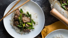 Bò xào nấm, măng tây ngon và bổ dưỡng 