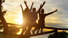 Phơi nắng tự nhiên: Lợi và hại thế nào?