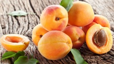 Bạn đã biết cách làm đẹp chỉ với 1 quả đào chưa?