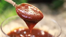 Tự làm sốt BBQ tại nhà chỉ trong 10 phút