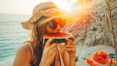 7 cách đơn giản để chống mất nước, thiếu nước mùa Hè