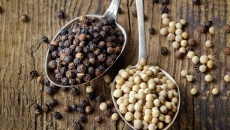 Hạt tiêu trắng và hạt tiêu đen có gì khác biệt?