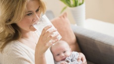 5 thức uống lợi sữa phụ nữ sau sinh nên bổ sung ngay