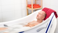 Tắm nước nóng giúp kiểm soát đường huyết, phòng ngừa bệnh đái tháo đường 