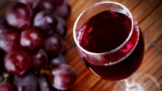 Uống rượu vang đỏ vào dịp Tết vì những lợi ích này!