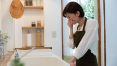 5 cách khử mùi hôi trong nhà bếp đơn giản mà hiệu quả
