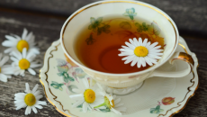 Phụ nữ mang thai uống trà hoa cúc La Mã: Lợi và hại thế nào?