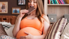 Vì sao phụ nữ mang thai nên ăn chocolate thường xuyên?