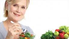 Phụ nữ ở độ tuổi 50 nên ăn uống như thế nào để đảm bảo sức khỏe? 