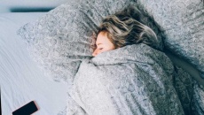 Ngủ quá 9 tiếng/đêm và ngủ trưa nhiều làm tăng nguy cơ đột quỵ