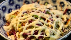 Salad bắp cải trộn sốt mayonnaise – Món thanh mát cho ngày hanh khô