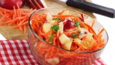 Salad cà rốt, táo – làm cực dễ, ăn cực ngon