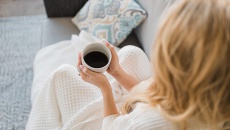 phụ nữ mang thai có uống cà phê khử caffeine được không?