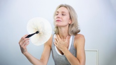 6 biện pháp tự nhiên giúp giảm hiệu quả cơn bốc hỏa ở phụ nữ 