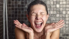 Tắm nước lạnh có thật sự tốt cho làn da?
